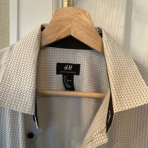 Men’s H&M long-sleeved, button-down shirt